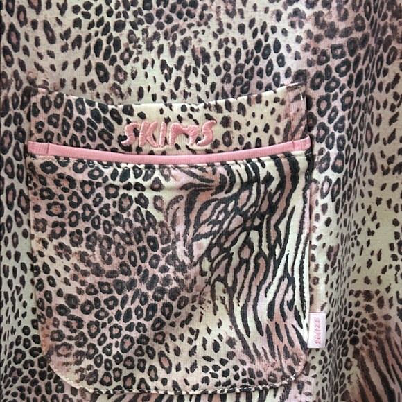 Skims Sleep Short Sleeve Button Up Set in Bloom Mini Multi Animal Print NWT - Picture 3 of 13